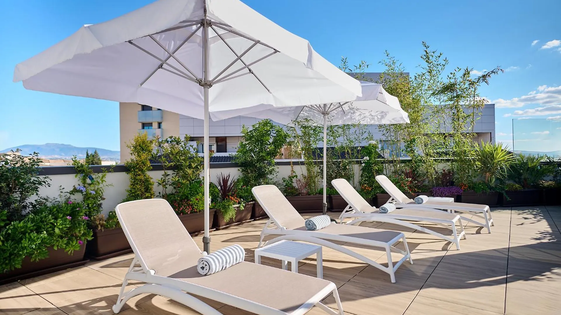 Apartamentos Luna Suites Granada 0*,