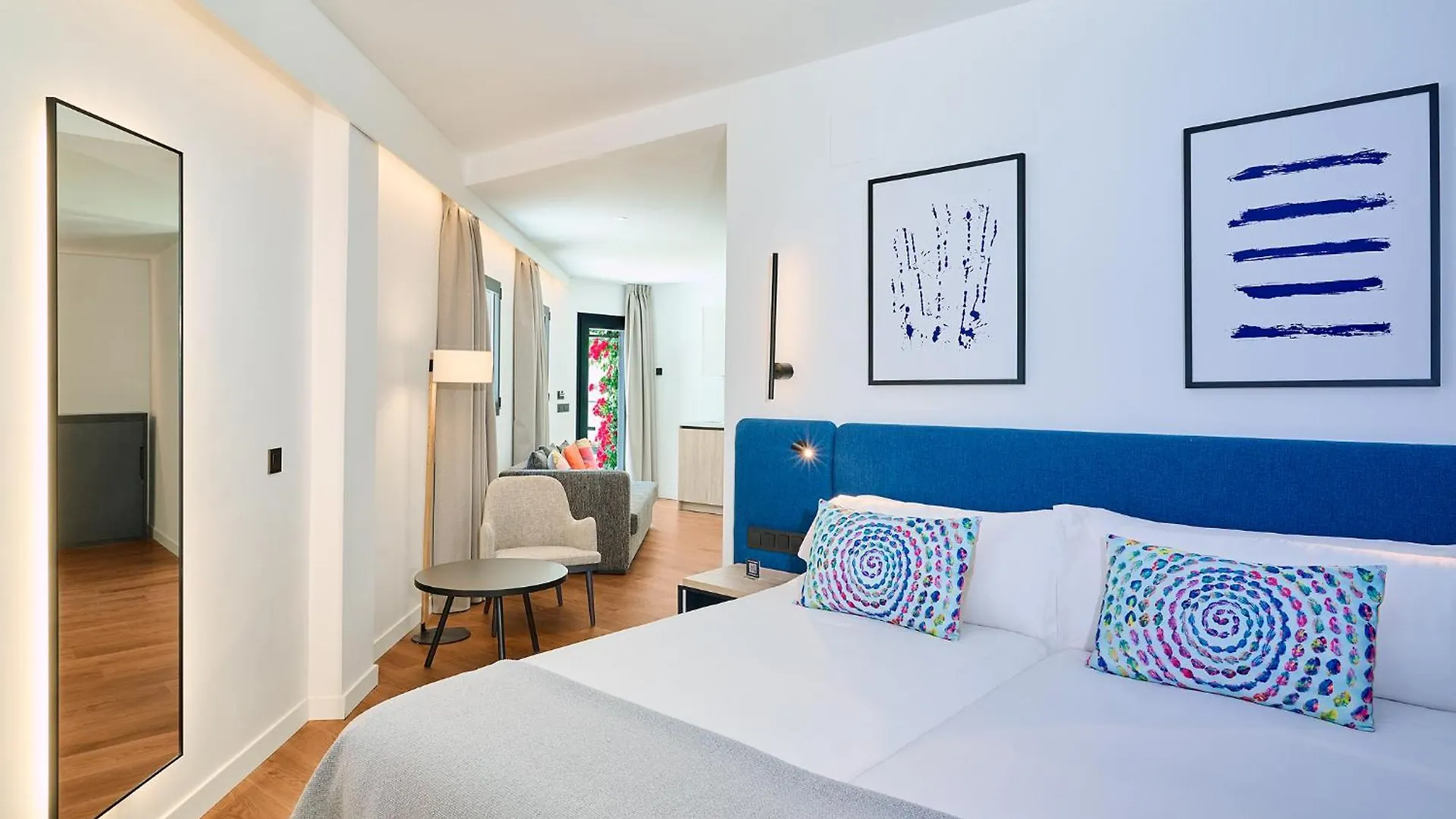 Apartment Apartamentos Luna Suites Granada Spain